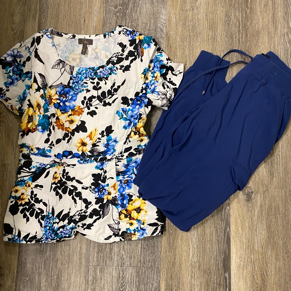 Jaanuu scrub set